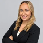 Julia Biel, agent nieruchomości