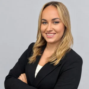Julia Biel, agent nieruchomości